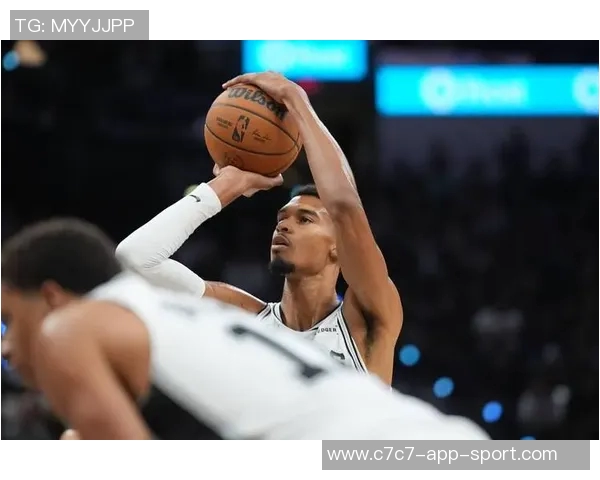 明天马刺对阵爵士福克斯因左内收肌紧张出战存疑